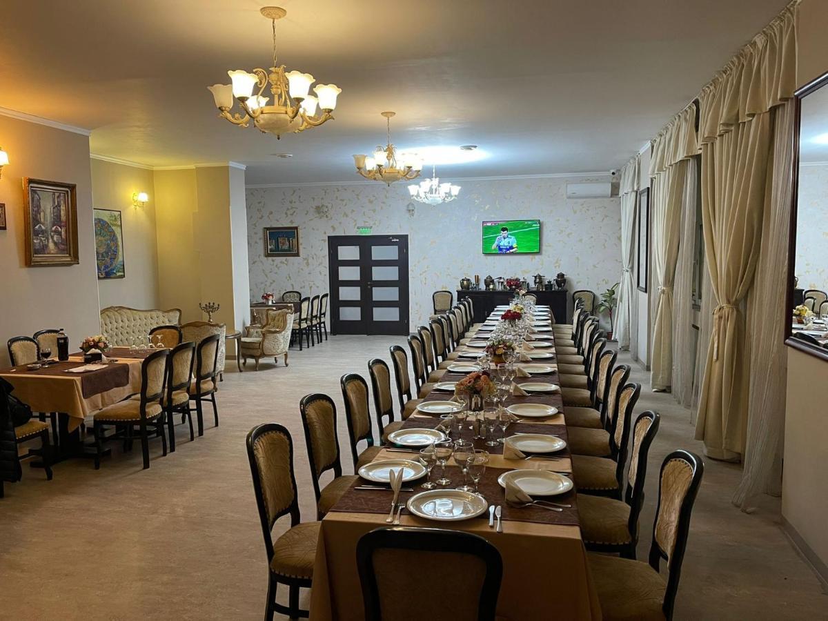 Hotel Tineretului 布加勒斯特 外观 照片