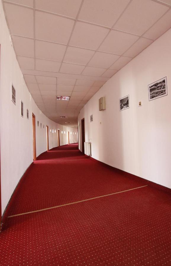 Hotel Tineretului 布加勒斯特 外观 照片